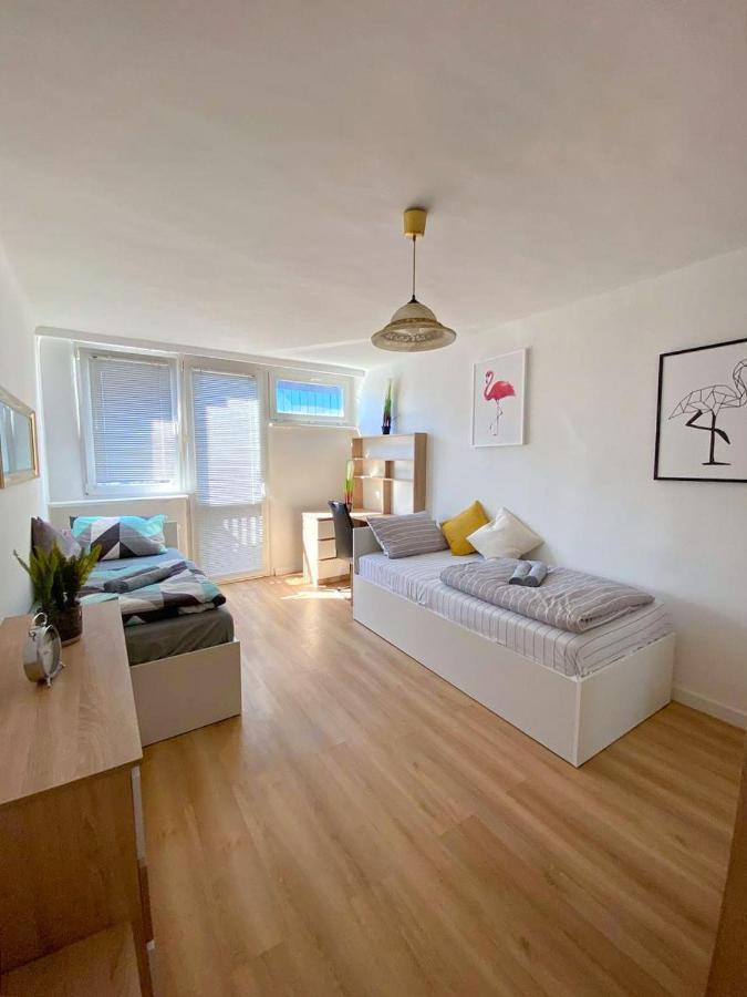 Bright №1 Grzybowska 9 Guest house *